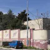 Questa zona un tempo frequentata da tanti militari � infatti ora in stato di abbandono: qualche anno fa si era pensato di trasformare le caserme in polo della giustizia o in alloggi per i migranti e per i senzatetto, ma questo progetto non � andato in porto